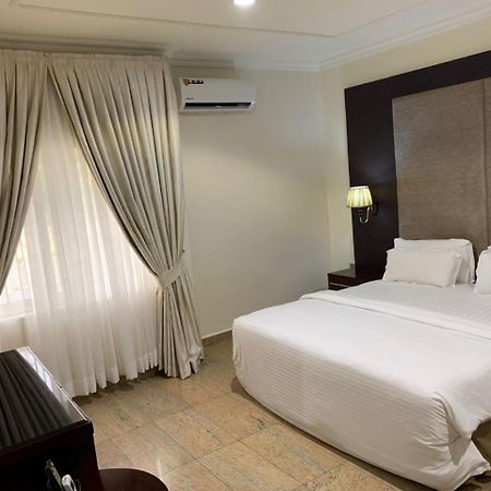 Ofas Chelsea Hotel Abuja Bagian luar foto