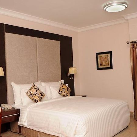 Ofas Chelsea Hotel Abuja Bagian luar foto