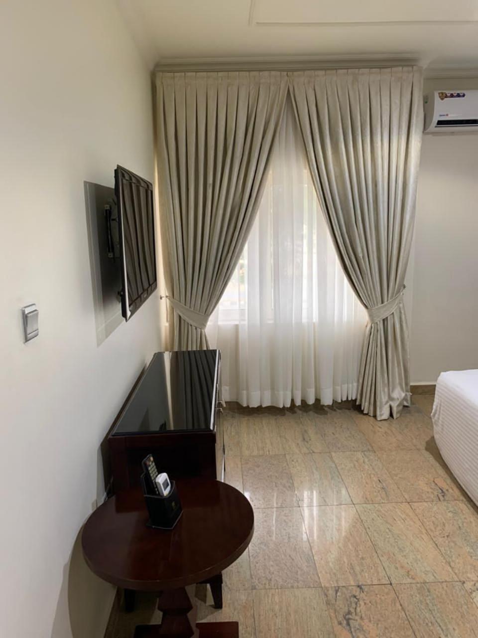 Ofas Chelsea Hotel Abuja Bagian luar foto