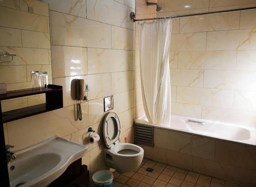 Ofas Chelsea Hotel Abuja Bagian luar foto