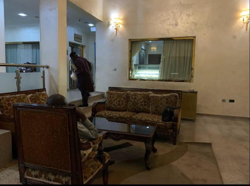 Ofas Chelsea Hotel Abuja Bagian luar foto
