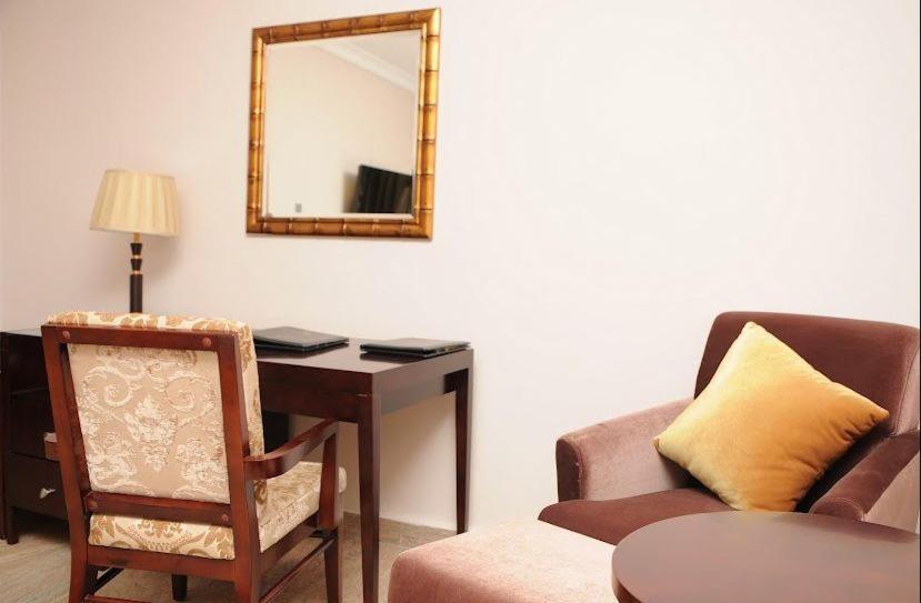 Ofas Chelsea Hotel Abuja Bagian luar foto