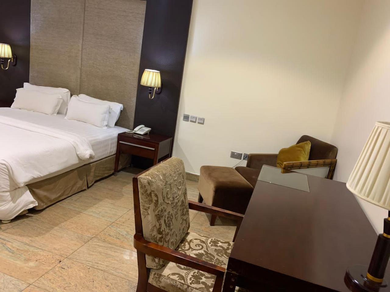Ofas Chelsea Hotel Abuja Bagian luar foto