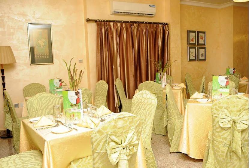 Ofas Chelsea Hotel Abuja Bagian luar foto