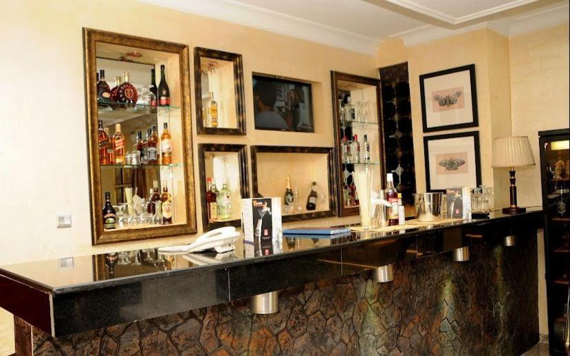 Ofas Chelsea Hotel Abuja Bagian luar foto