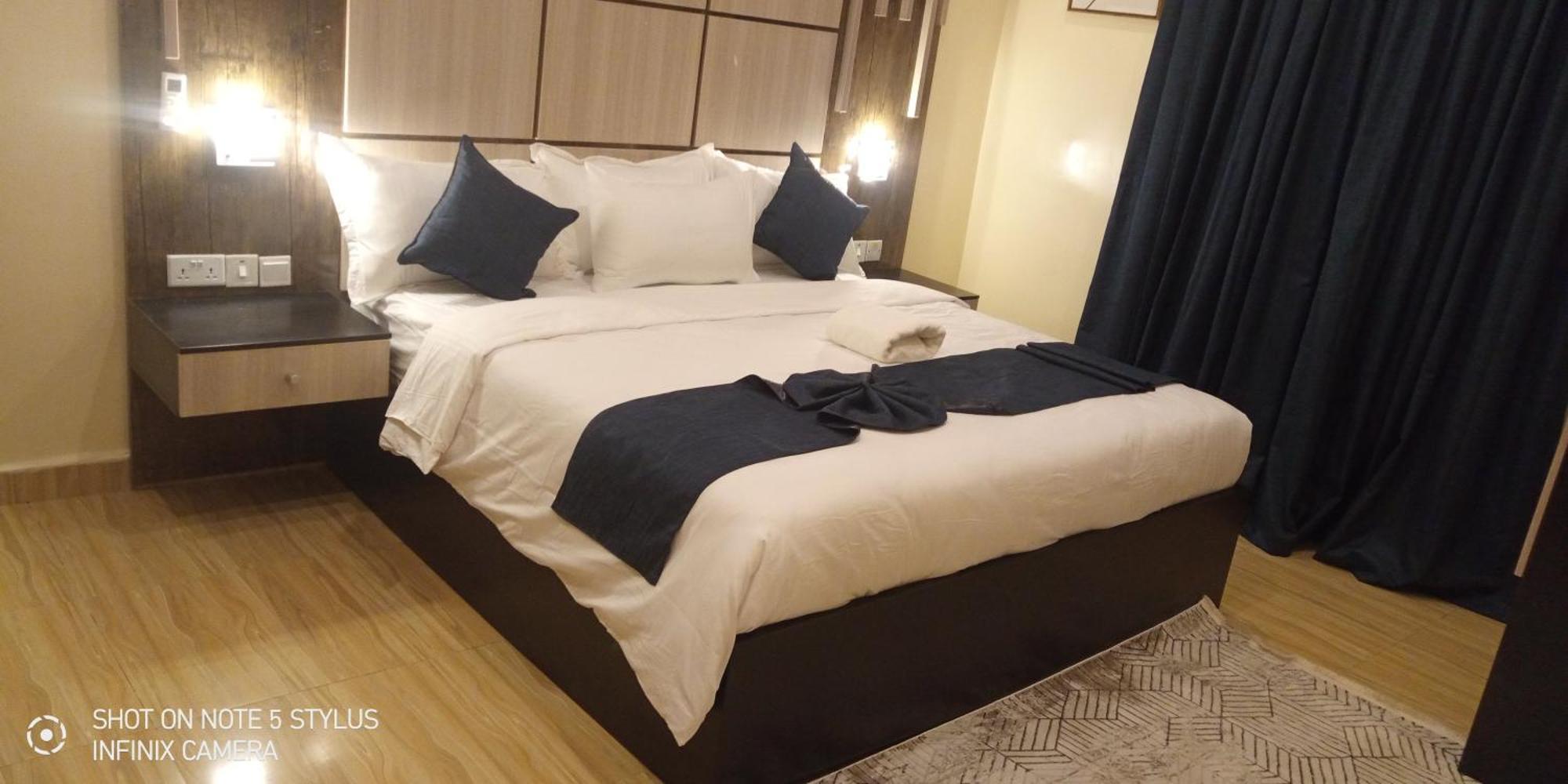 Ofas Chelsea Hotel Abuja Bagian luar foto